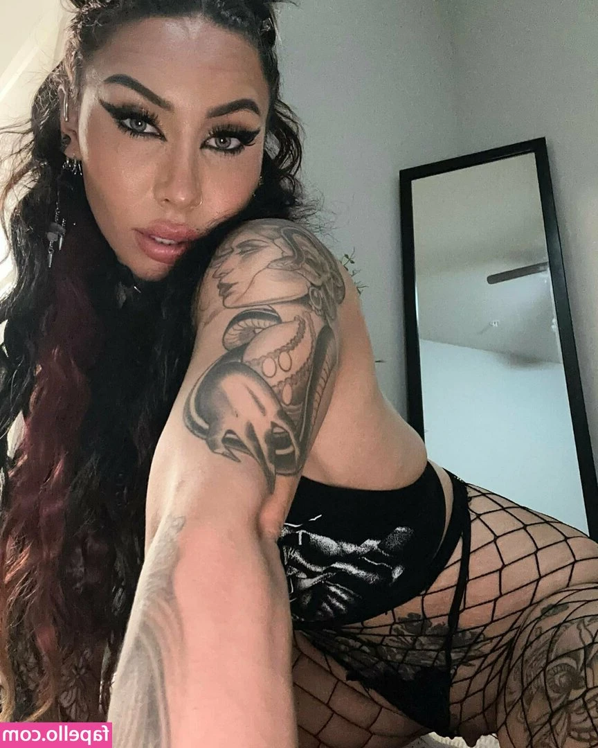 Kayla Salinas [ kayla-salinas ] - I would like for you to grab me from behind while I’m like this 😈