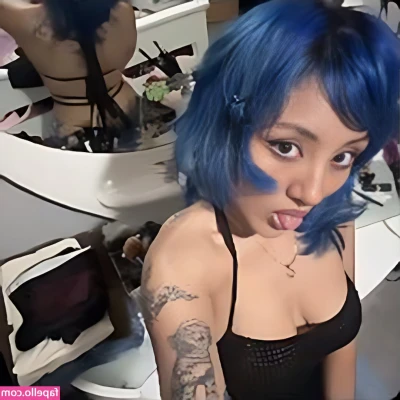 nomamesnico - Caught your pathetic ass watching me do squats .. giantess pov ass