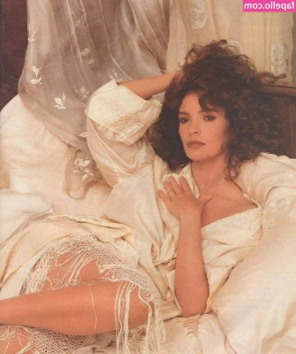 Jaclyn Smith [ jaclyn-smith ] - A Little Bit of Love goes a long way