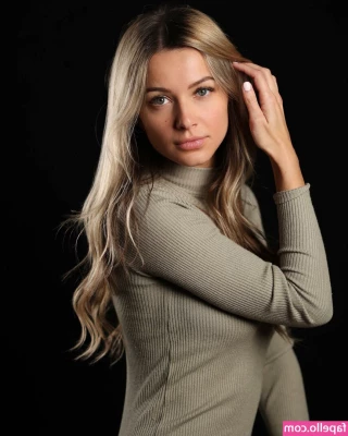 Franceska Fournier [ franceska-fournier ] - feelin slutty lately