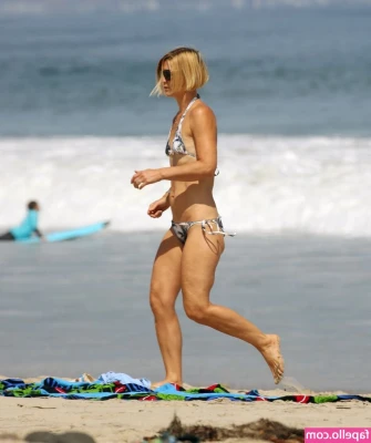Claire Danes [ claire-danes ] - Got a new toy coming in the mail 😍 I can't wait for you to watch