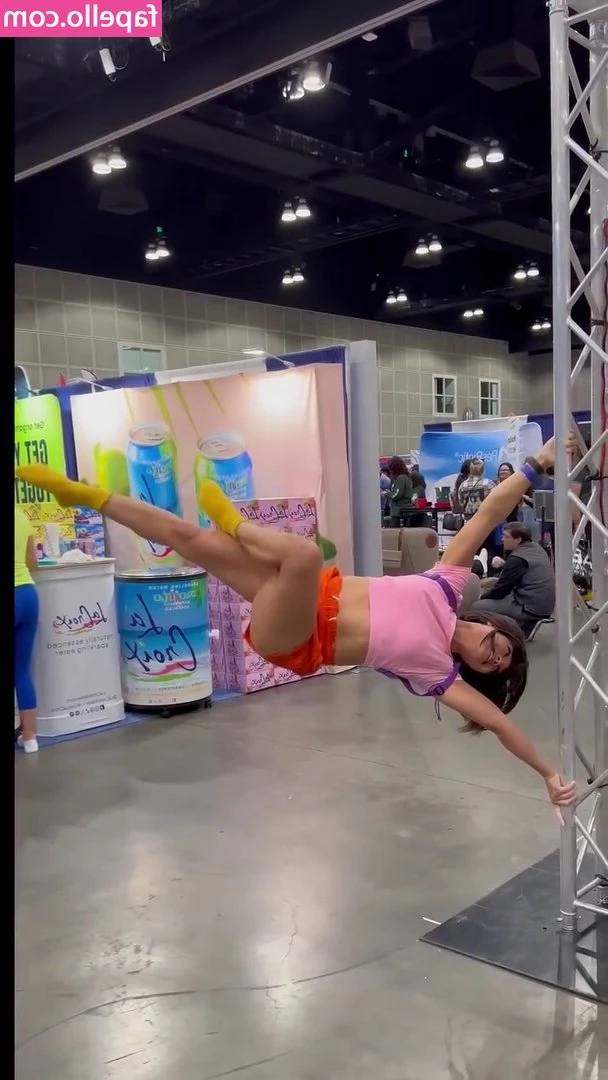 Lorena Parkour [ lorena-parkour ] - Wanna see the full XXX set ?  I’ll show u how much I busted !!