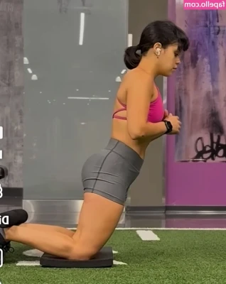 Lorena Parkour [ lorena-parkour ] - would you suck on my toes?