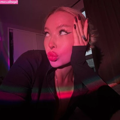 lizzy_meoww [ lizzy-meoww ] - Goodnight babes, I love you all. I hope you’re not building up too