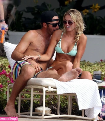 Paulina Gretzky [ paulina-gretzky ] - This bad boy has been put to use a lot lately 😅😅