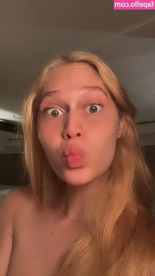 GigiHadidd - Jeg nyder lige livet et øjeblik, vil I være med? 💜💜💜 solen