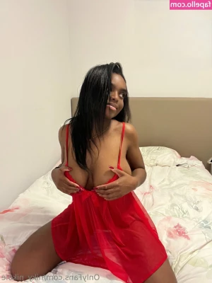 niky_nikole [ niky-nikole ] - I would call this photo....heat of the moment? 😂