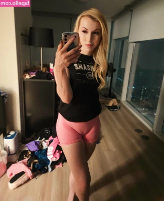 Smashley - as soon as im doing better imma take some new photos for yall<3