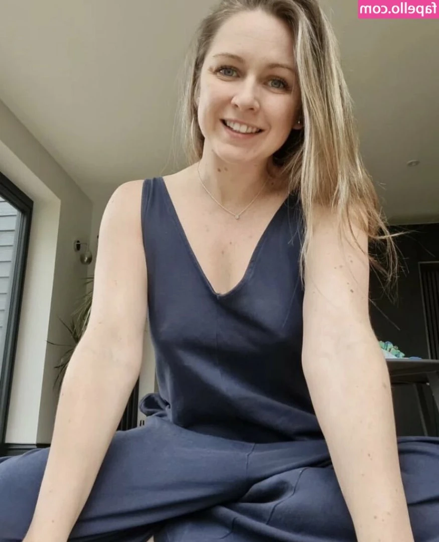 Becky Buck [ becky-buck ] - Am i cute? 😻