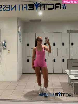 Emilia Vittorino [ emilia-vittorino ] - is it me or has my ass been looking extra good lately?