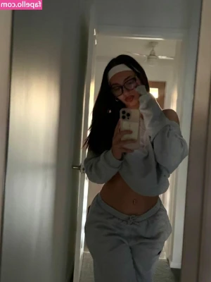 Emilia Vittorino [ emilia-vittorino ] - i just wanna be cozy and cuddle in your warmth all day 🥰 in the