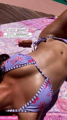 Emilia Vittorino [ emilia-vittorino ] - Let's watch a movie together
