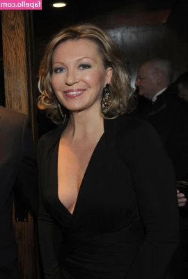 Kirsty Young [ kirsty-young ] - Tits, Tits And More Tits..