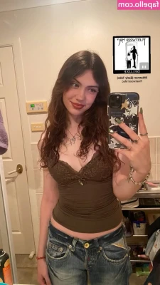 Lauren Huybers [ lauren-huybers ] - Still Cam Throwback: 2004.04.17_02
