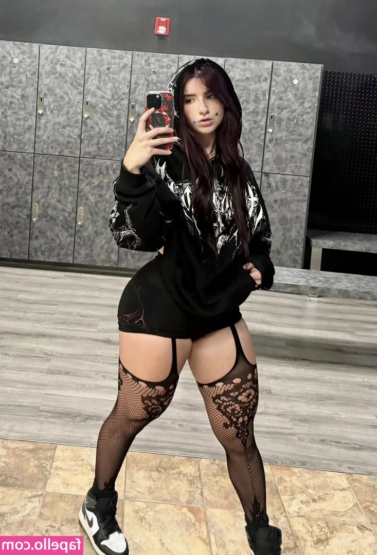 Sarahhsquatss - Let me take you away to a new world