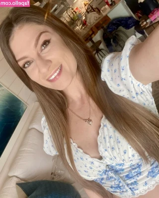 Dillion Carter [ dillion-carter ] - Ever thought about doing it in a mall bathroom? 😳😉