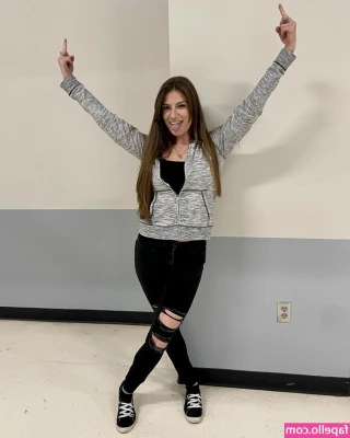 Dillion Carter [ dillion-carter ] - Did I tell you I’m learning ballet? 💗