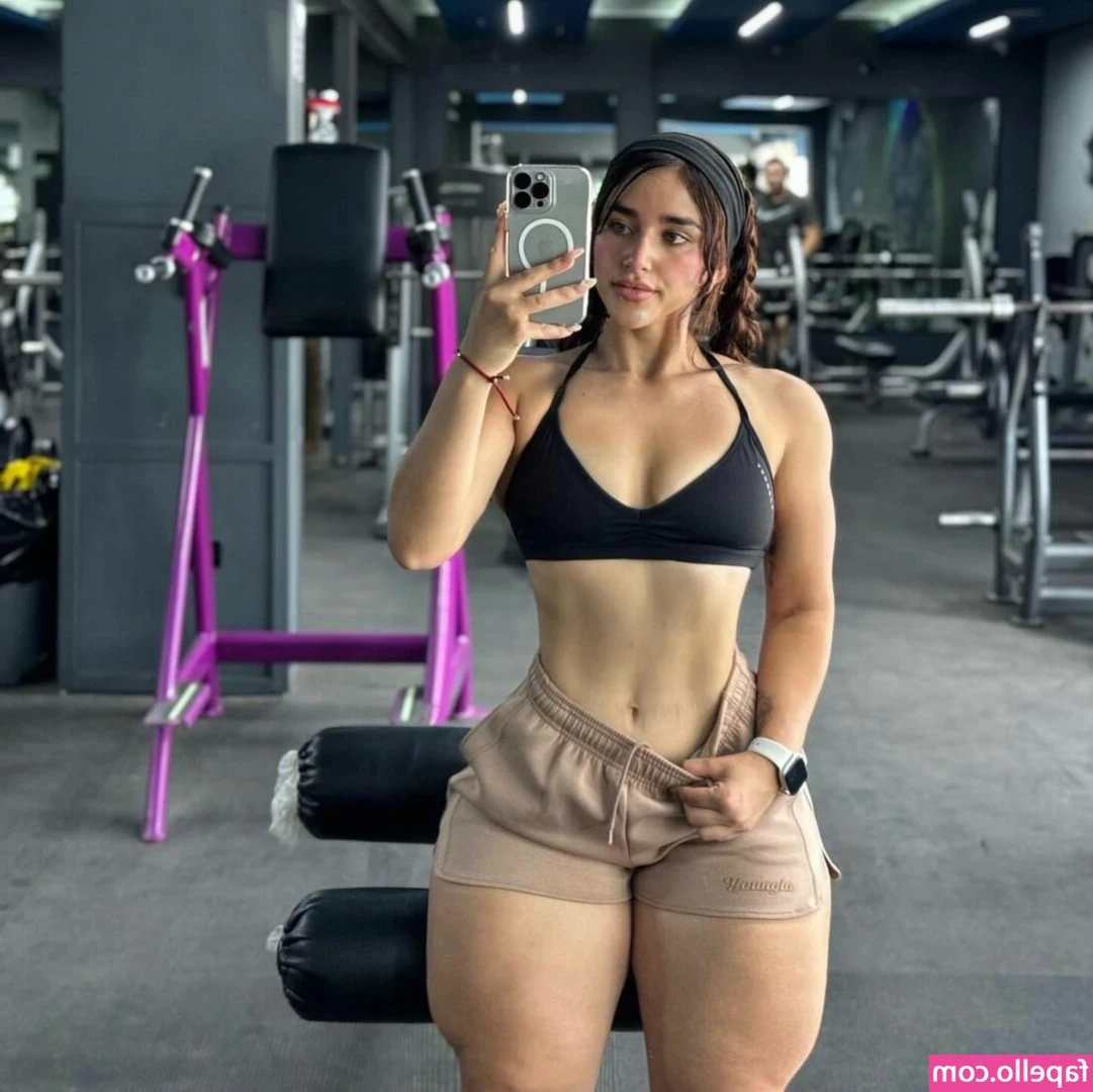 jasmine.rguez_777 [ jasmine-rguez-777 ] - POV upskirt twerking right over your face. I squat over the camera at