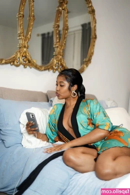 amaryatiana - Could I seduce you fully clothed like this? 🤔