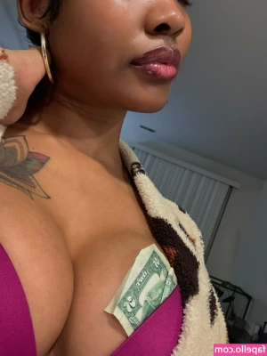 amaryatiana - Bite the marshmallow