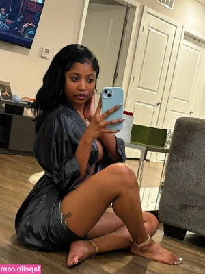 amaryatiana - Gagging for you!! Show me what you're hiding in those boxers hehe 😜