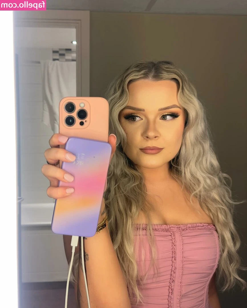 EllaDoesFX - Glad to be home, gonna drop a new clip soon