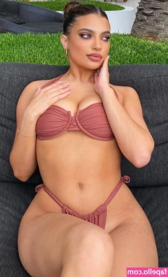 Krissy Bertone [ krissy-bertone ] - Wet titty close ups!