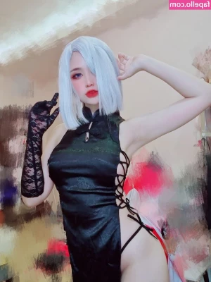 Sunny_cosplayerr [ sunny-cosplayerr ] - Jalandomela en baño público bien bellaco  Mira que grande y gordo