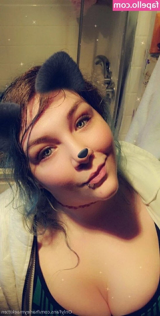harleymaekitten - Don't you want to just cuddle me. And feel how soft I am? ;3