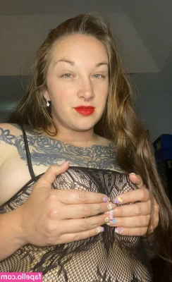 whooty2166 - Would love to have you all over my speckled feet and body