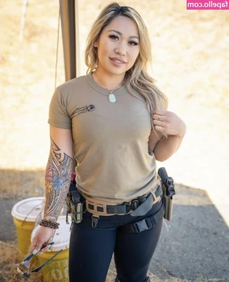 Girls With Guns [ girls-with-guns-1 ] - see anything u like