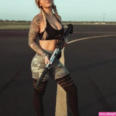 Girls With Guns [ girls-with-guns-1 ] - I wanna be spanked