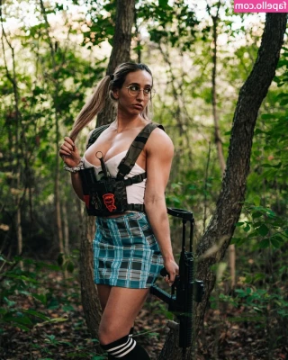 Girls With Guns [ girls-with-guns-1 ] - i can t believe i m posting this for the free