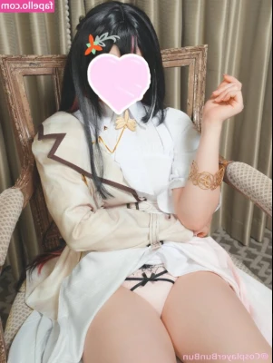CosplayerBunBun - I begged @totally.on.the.dl to take nudes in the snow with me but now
