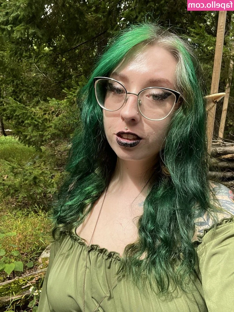 Fern Sparx [ fern-sparx ] - Gonna be posting a few more clips of this skype call session I did