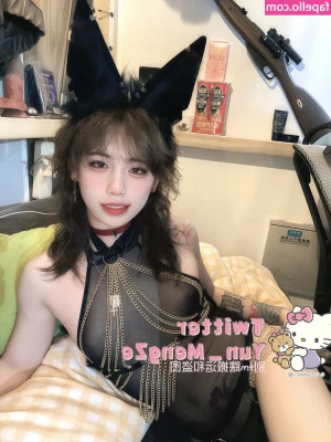 Yun_MengZe [ yun-mengze ] - I bet you like to see it shaking. 👅🍑