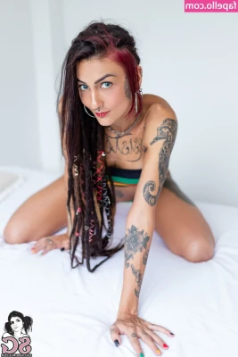 Caroleta Roots [ caroleta-roots ] - 3 pics gotta love this weather ~ Boyshorts, crop top, & flip