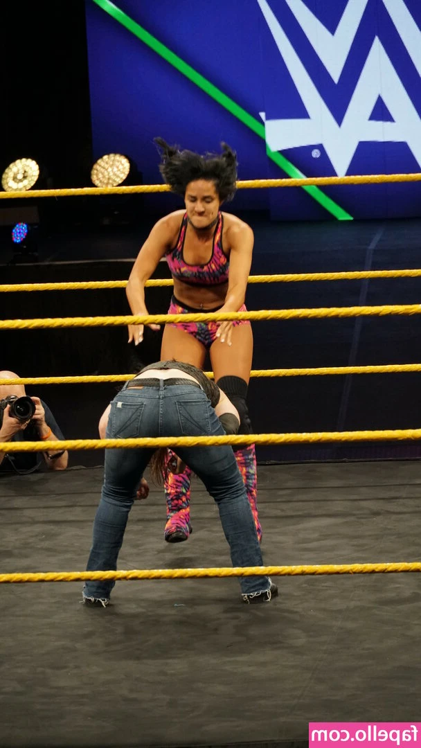 Nikki Cross [ nikki-cross ] - New @awlivv scene part 3 is insanely hot ! 🥵 it’s dropping