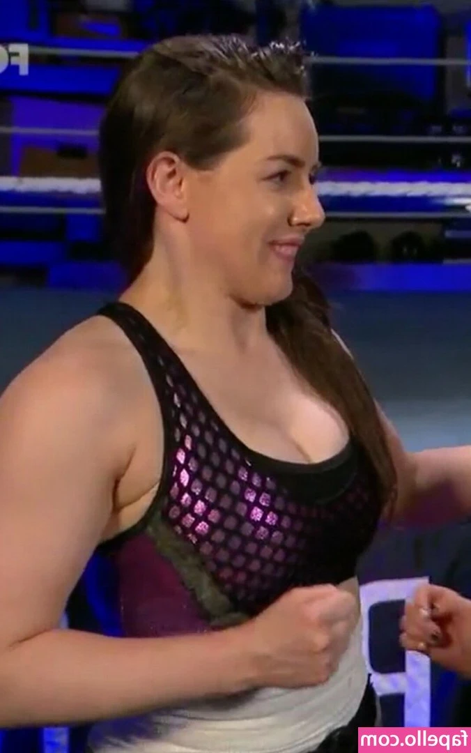 Nikki Cross [ nikki-cross ] - My pussy pink 💗 my bootyhole brown 🍩 !!!
