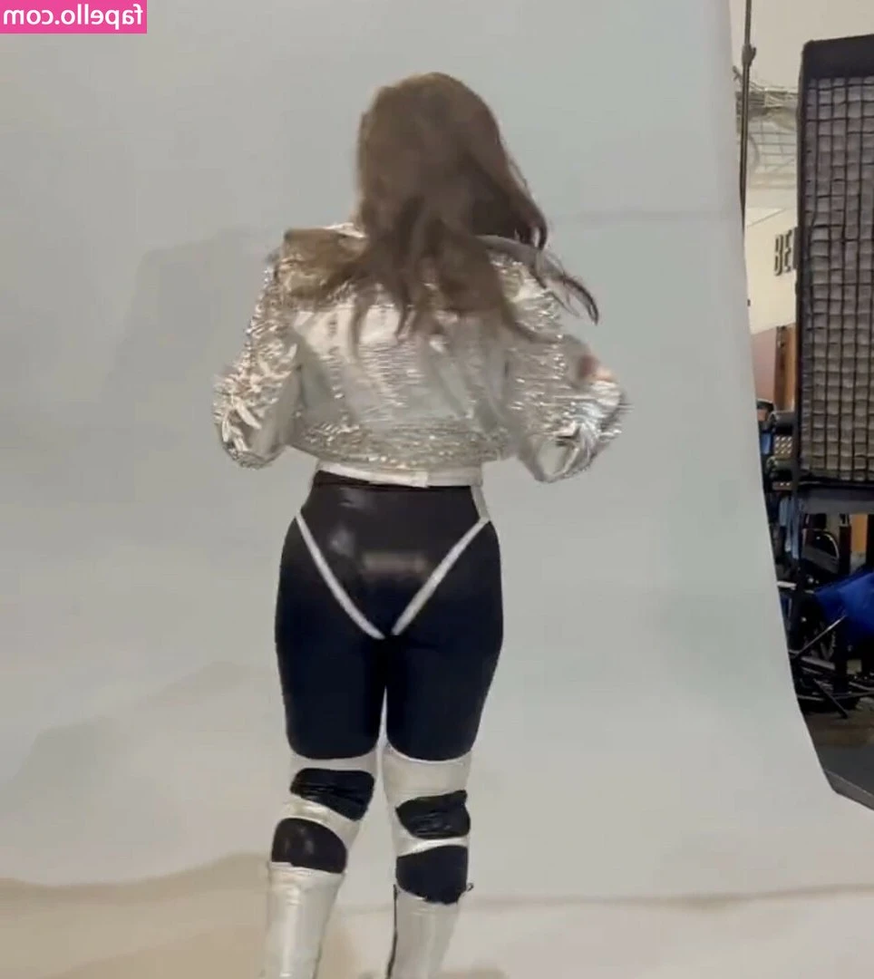 Nikki Cross [ nikki-cross ] - Spreading my cunt SO SO WIDE