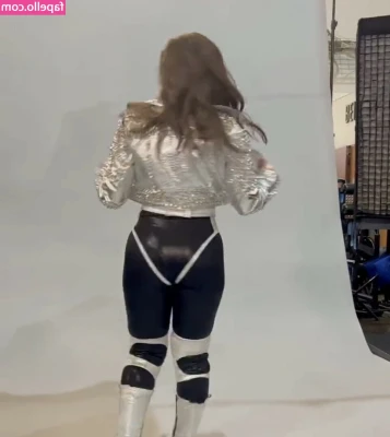Nikki Cross [ nikki-cross ] - Spreading my cunt SO SO WIDE