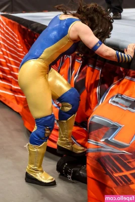 Nikki Cross [ nikki-cross ] - Wish you could take me to the anime expo?
