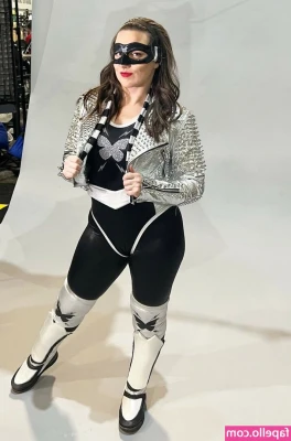 Nikki Cross [ nikki-cross ] - Home from vacation 😘😘