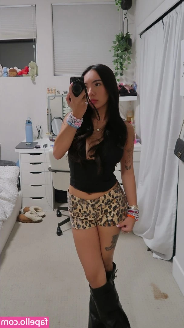 lilkasian - I took a special picture set I call "Curves in the Mirror" just for