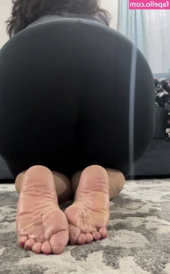 Comefollowsarah Sarah [ comefollowsarah-sarah ] - If anyone wants to help me out with my extreme micro thong addiction