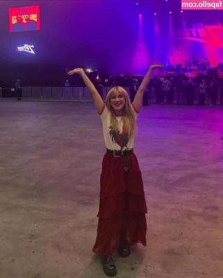 Rianne Downey [ rianne-downey ] - My tits spill out of this top too often😳