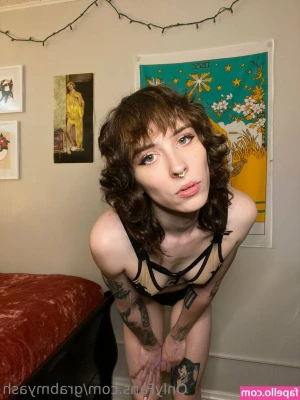 Grabmyash - I love filling your feed with my slutty body <3