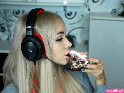 Anna Kostenko [ anna-kostenko ] - This thicc thighs save lives could you hurry your face between them