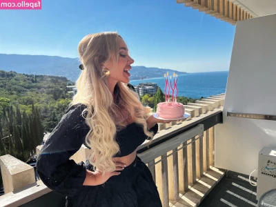 Anna Kostenko [ anna-kostenko ] - I need at least a 12 hour nap  a bomb ass meal  and someone to eat my