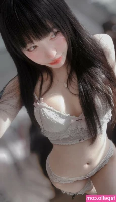 ilysowaka - White toes with a purple flower